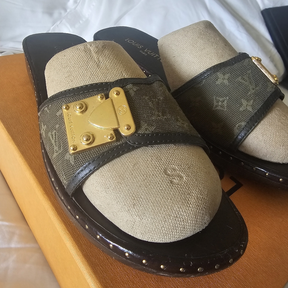 Authentic Louis vuitton clogs/ slides - Picture 2 of 11